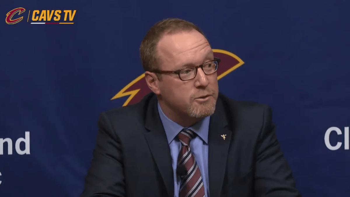 David Griffin handles a Cavs fan heckler