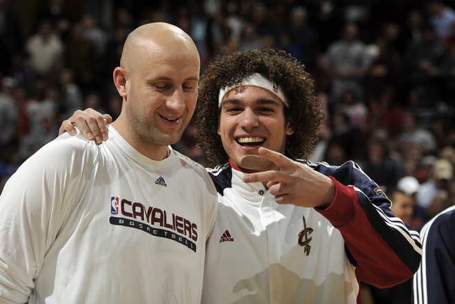 VIDEO: Anderson Varejao Takes Hilarious Shot At Former Cavalier Zydrunas Ilgauskas