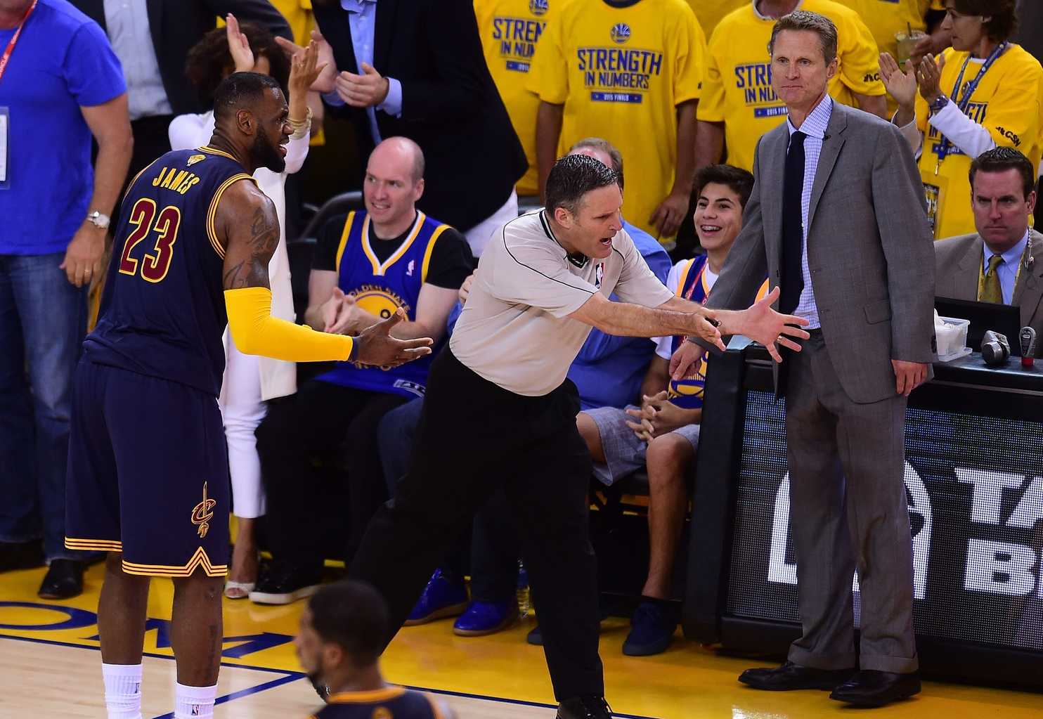 Steve Kerr defends Steph with attack on refs, calls LeBron a flop