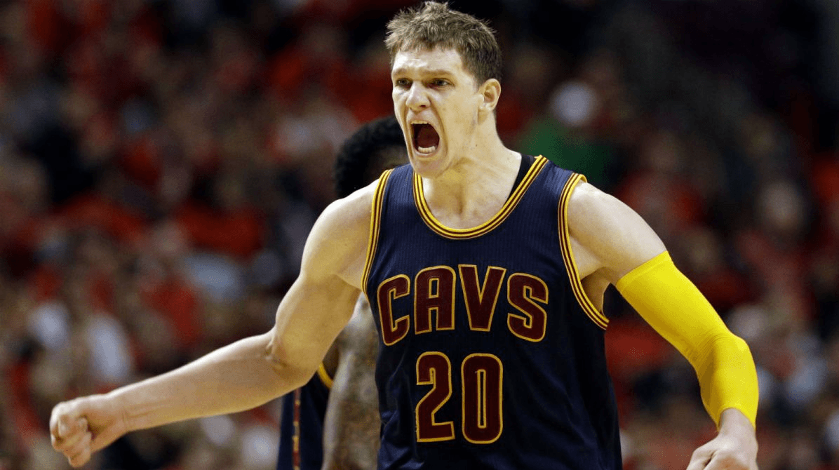 Timofey Mozgov proudly wore a Lil Kev T-shirt while he signed his Lakers  contract