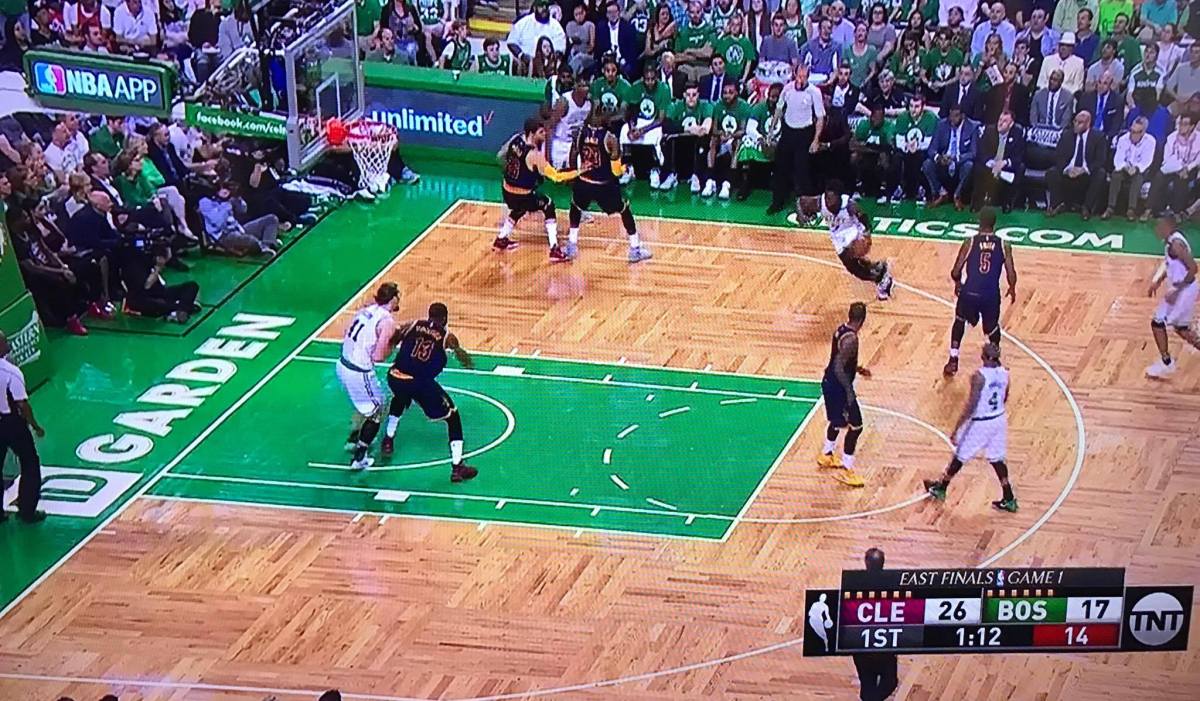 kelly olynyk pulls tristan thompson arm 2