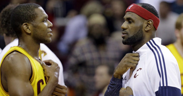 LeBron James congratulates James Jones for new front office role