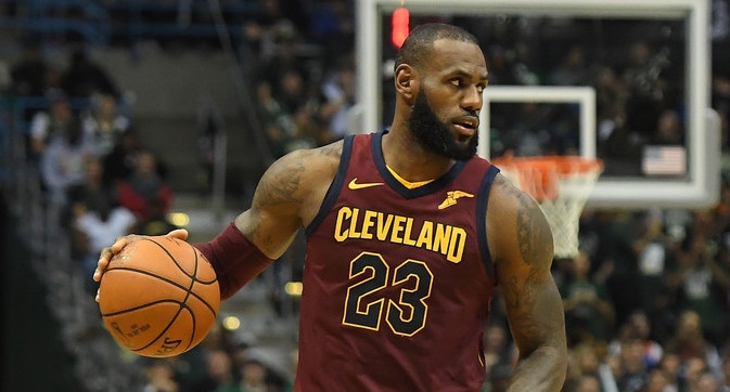 Video: LeBron James bounces ball off Giannis Antetokounmpo&#8217;s back for a 3-pointer