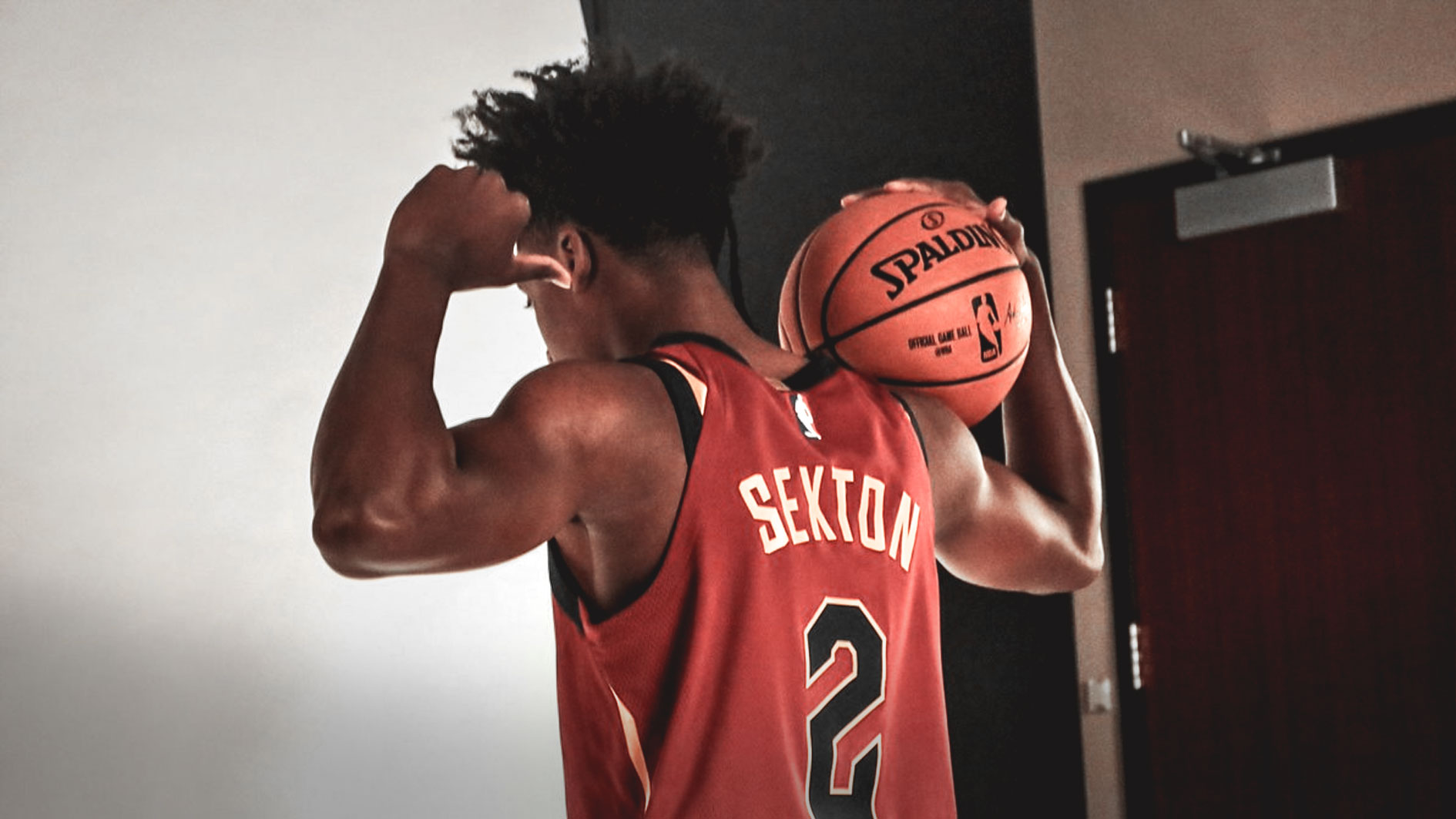 Cavs rookie Collin Sexton shows off new threads