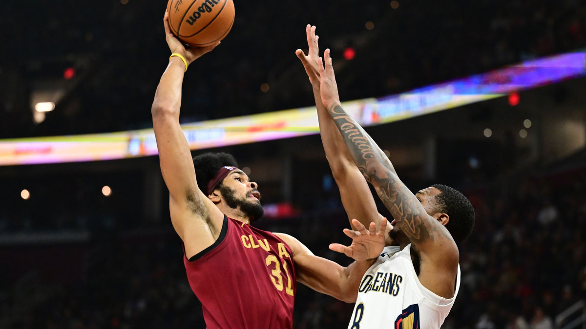  Cavaliers center Jarrett Allen (31) dunks on New Orleans Pelicans forward Jamal Cain (8) during the first half at Rocket Mortgage FieldHouse