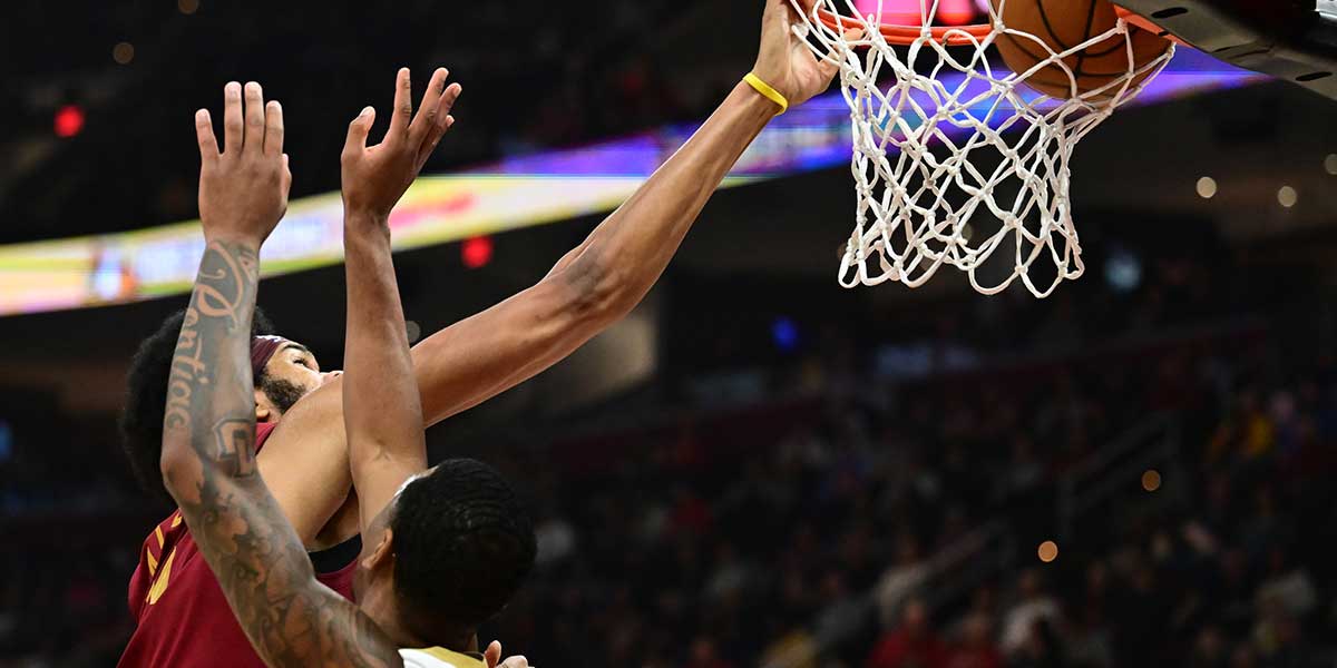 Cleveland Cavaliers center Jarrett Allen (31) dunks on New Orleans Pelicans forward Jamal Cain (8) during the first half at Rocket Mortgage FieldHouse.