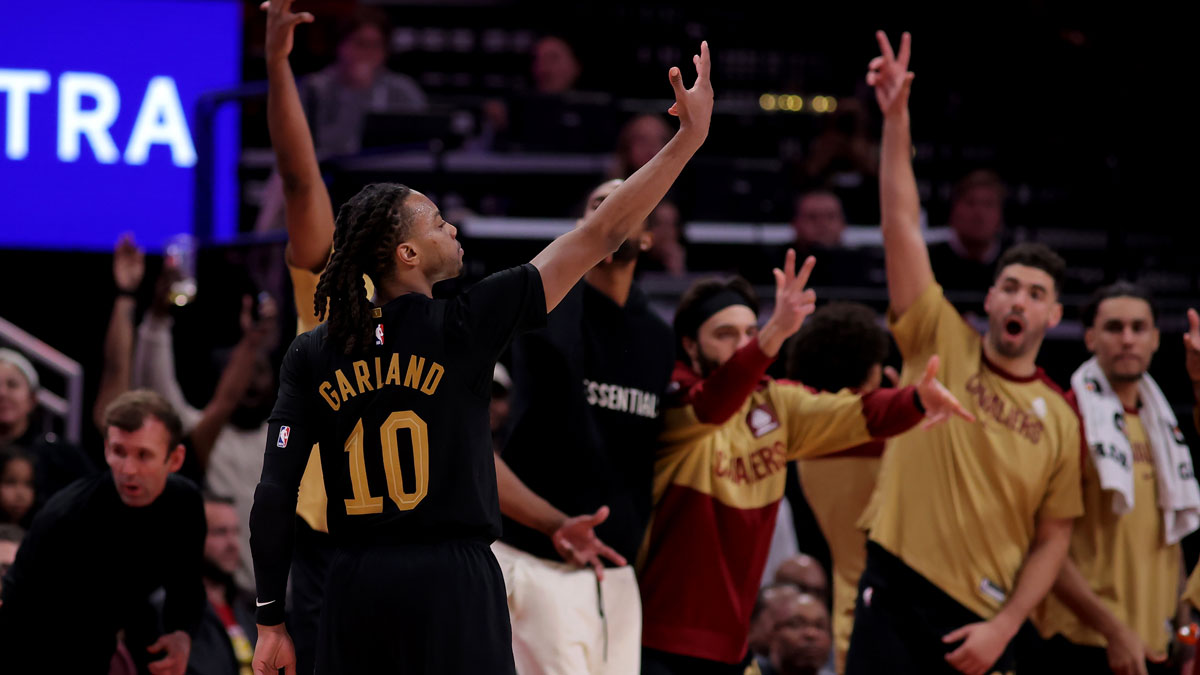 Cleveland Cavaliers guard Darius Garland (10) reacts after a made basket against the Houston Rockets during the fourth quarter at Toyota Center. 