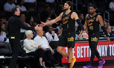 Cavs guard Max Strus (1) high-fives with head coach Kenny Atkinson