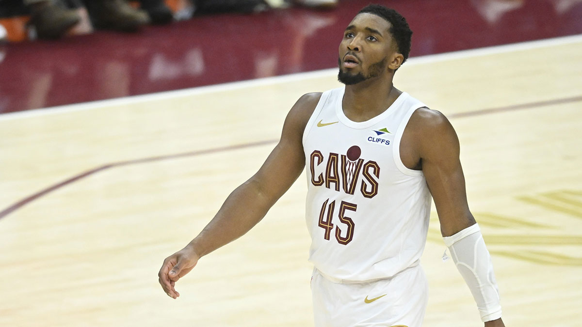 Cavs’ Donovan Mitchell dazzles with insane finish over Myles Turner