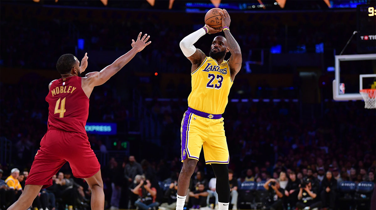 NBA rumors: Lakers insider reacts to fan’s LeBron James-to-Cavs trade idea