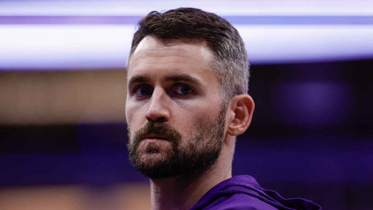 Jazz forward Kevin Love (42) on the court during a timeout against the Sacramento Kings during the second quarter at Golden 1 Center