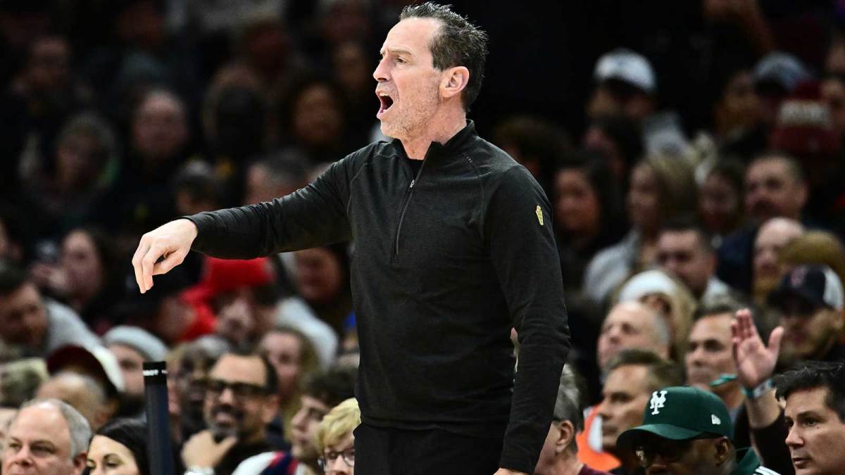 Cleveland Cavaliers head coach Kenny Atkinson reacts against the Golden State Warriors during the second half at Rocket Arena.