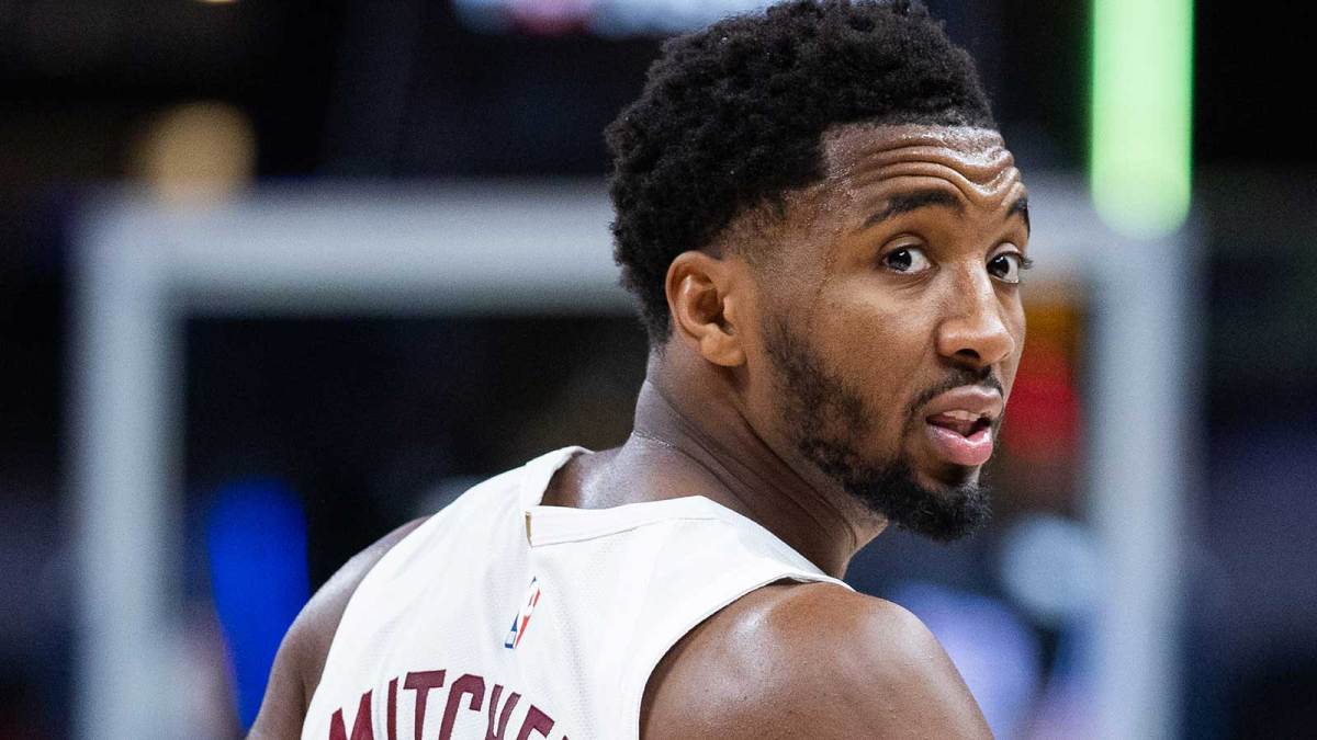 Cleveland Cavaliers guard Donovan Mitchell (45) in the second half against the Indiana Pacers at Gainbridge Fieldhouse