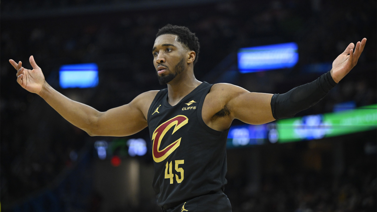 Donovan Mitchell challenges young Cavs fan to make NBA in 10 years so they can play each other