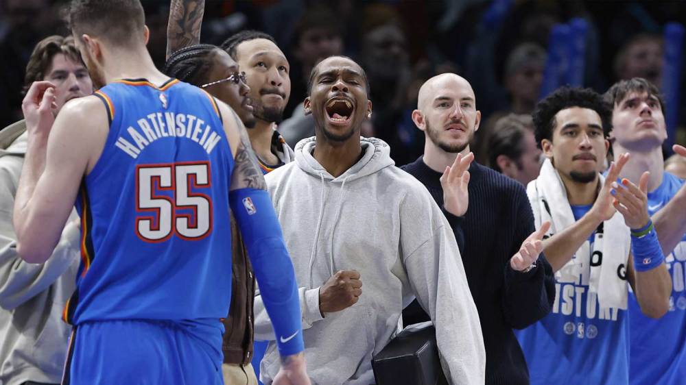 Thunder guard Shai Gilgeous-Alexander (2) screams as he watches his team play against the Cleveland Cavaliers during the second half at Paycom Center with Jalen Williams
