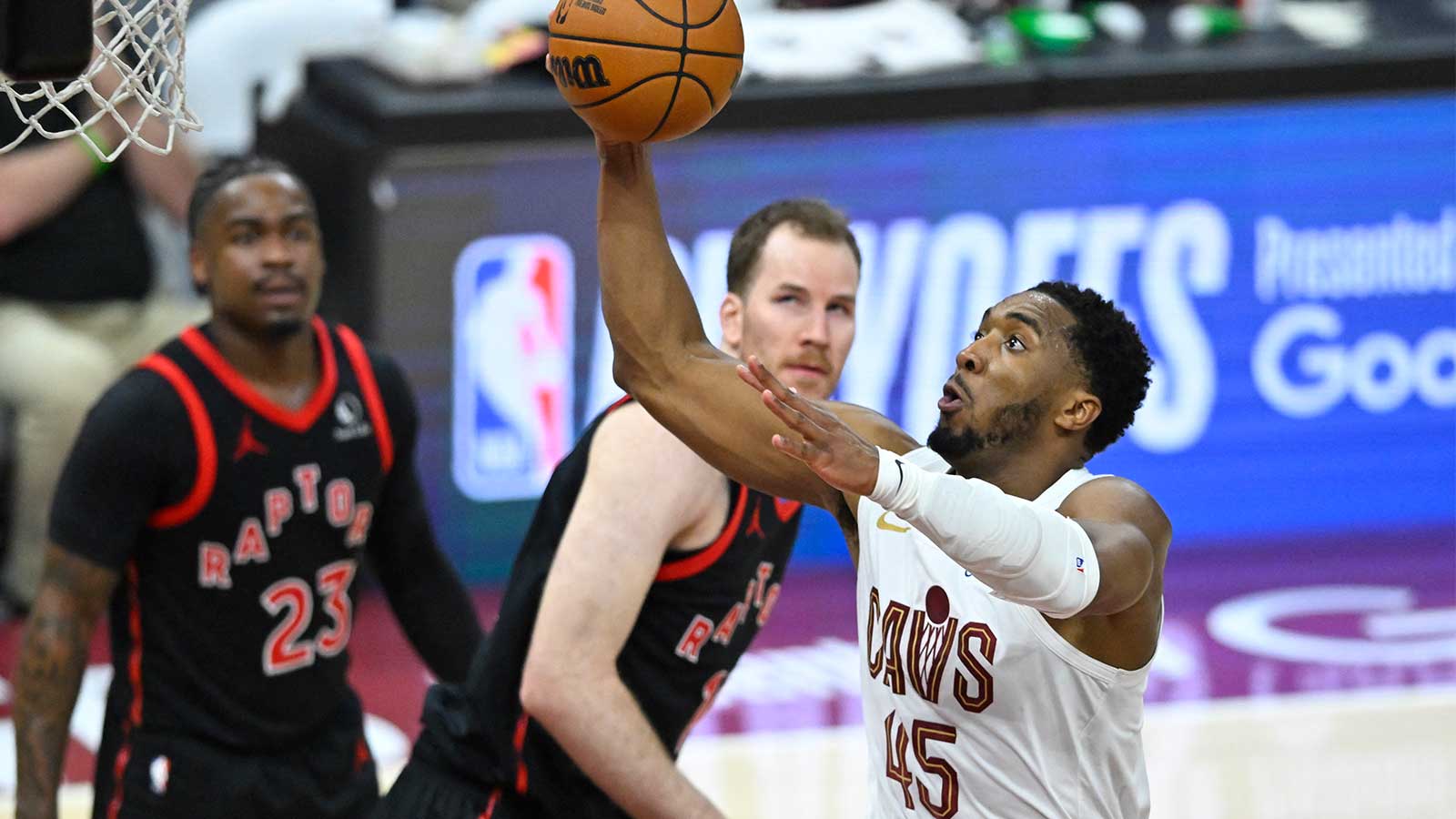 Donovan Mitchell’s selfless Cavs move that let Dennis Schroder cook vs. Raptors