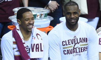 LeBron James and Channing Frye having a light moment