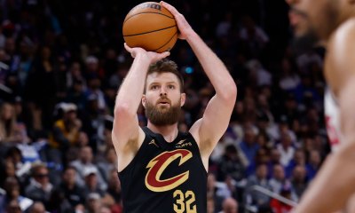 Cleveland Cavaliers forward/center Dean Wade (32) shoots in the first half against the Detroit Pistons during game two of the second round of the 2026 NBA Playoffs at Little Caesars Arena.