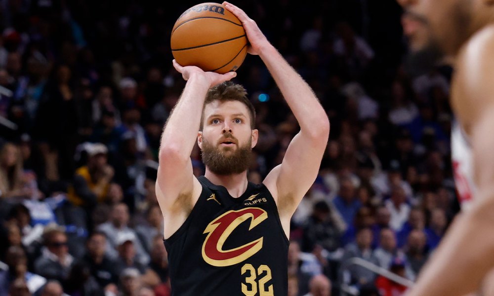 Cleveland Cavaliers forward/center Dean Wade (32) shoots in the first half against the Detroit Pistons during game two of the second round of the 2026 NBA Playoffs at Little Caesars Arena.