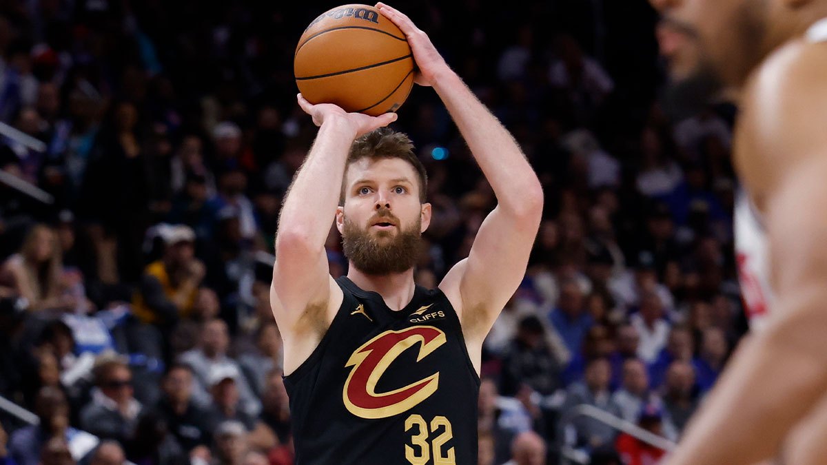 Cleveland Cavaliers forward/center Dean Wade (32) shoots in the first half against the Detroit Pistons during game two of the second round of the 2026 NBA Playoffs at Little Caesars Arena.